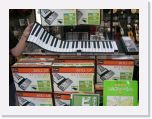 DSCN0437 * A roll-up piano keyboard!! * 2592 x 1944 * (1.06MB)