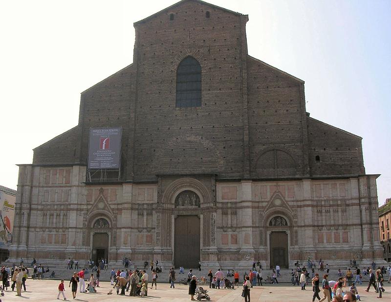 DSCN1593a.JPG - The Basilica of San Petronio, in Bologna. The foundation stone was laid June 30, 1390. The church is notable because the facade of the church was never finished.