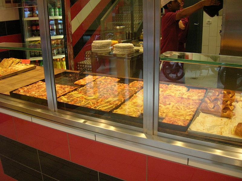 DSCN1614.JPG - Pizza choices....