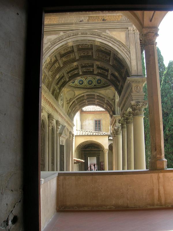 DSCN1664.JPG - The Arnolfo and Brunelleschi cloisters are good examples of Renaissance architecture.