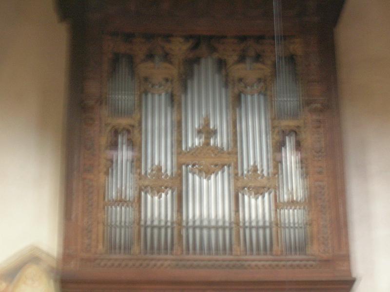 DSCN1671.JPG - A sort of shot of the organ pipes