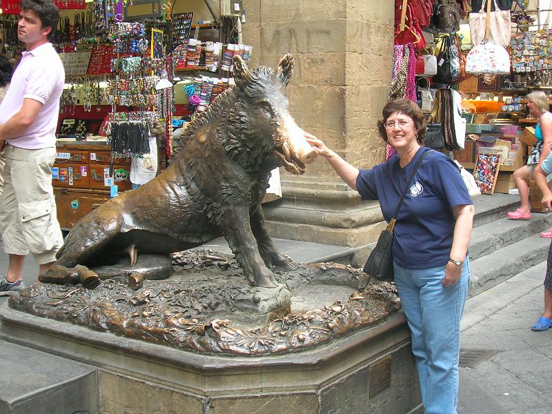 DSCN1699.JPG - Il Porcellino: If you rub the nose of the boar you will have good luck -- that's why the boar's nose is so much shinier than the rest of him!! This is in the Piazza Della Signoria near the mercato Nuovo market.