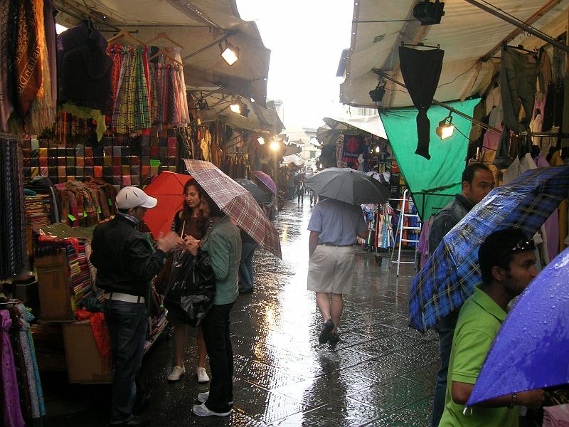 DSCN1885.JPG - Lorenzo district market is open rain or shine