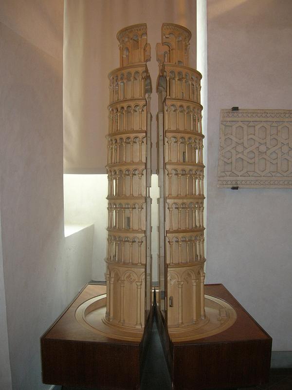 DSCN1832.JPG - Wooden model of the Leaning Tower