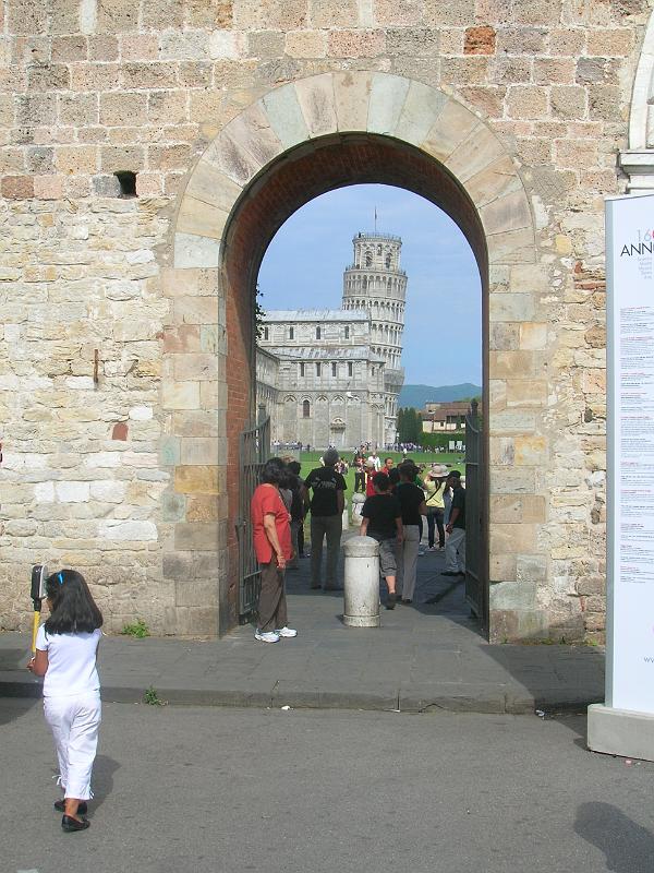 DSCN1879.JPG - A final view through an entryway in the ancient wall