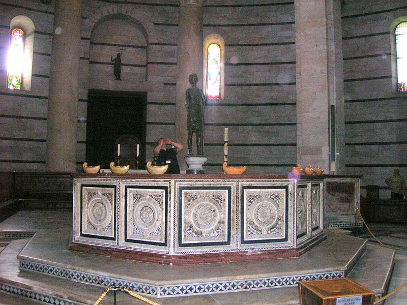 DSCN1755.JPG - another view of the octagonal font in the center of the baptistry