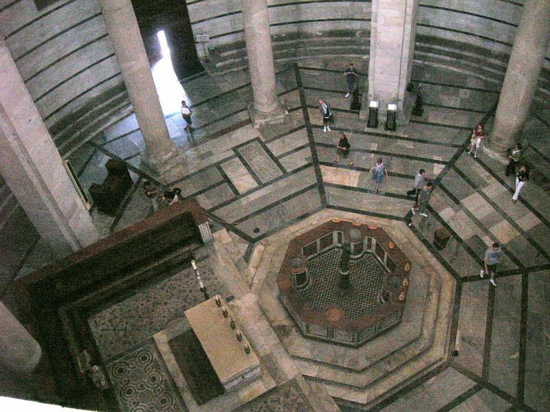 DSCN1763.JPG - a view down to the octagonal font