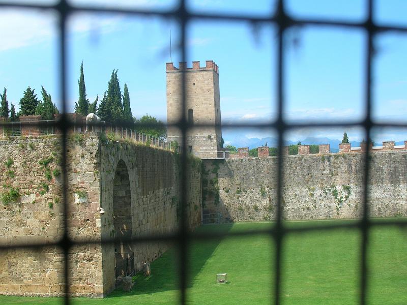 DSCN1782.JPG - looking out towards the old city wall