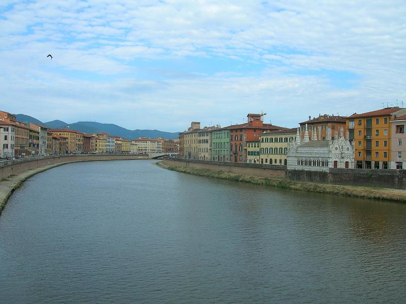 DSCN1883.JPG - The Arno River